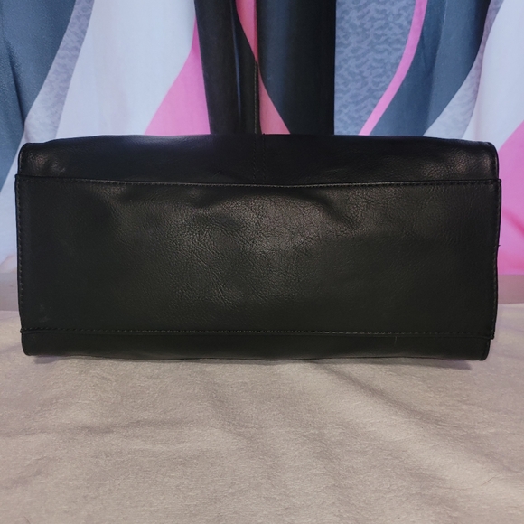 Medium Size Purse Like New - Picture 2 of 5